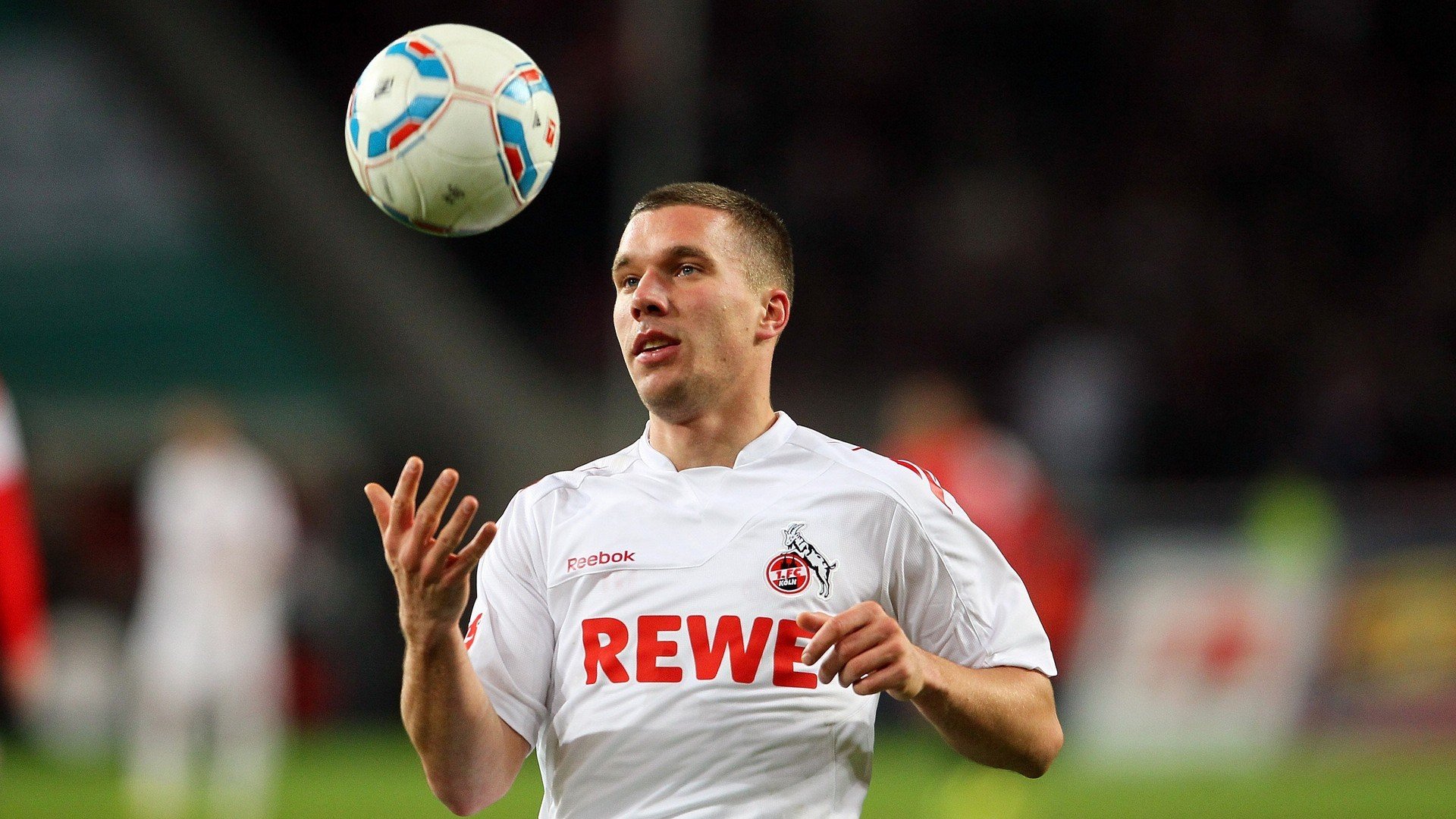 虚拟赛场:模拟比赛重现经典瞬间,虚拟杯赛